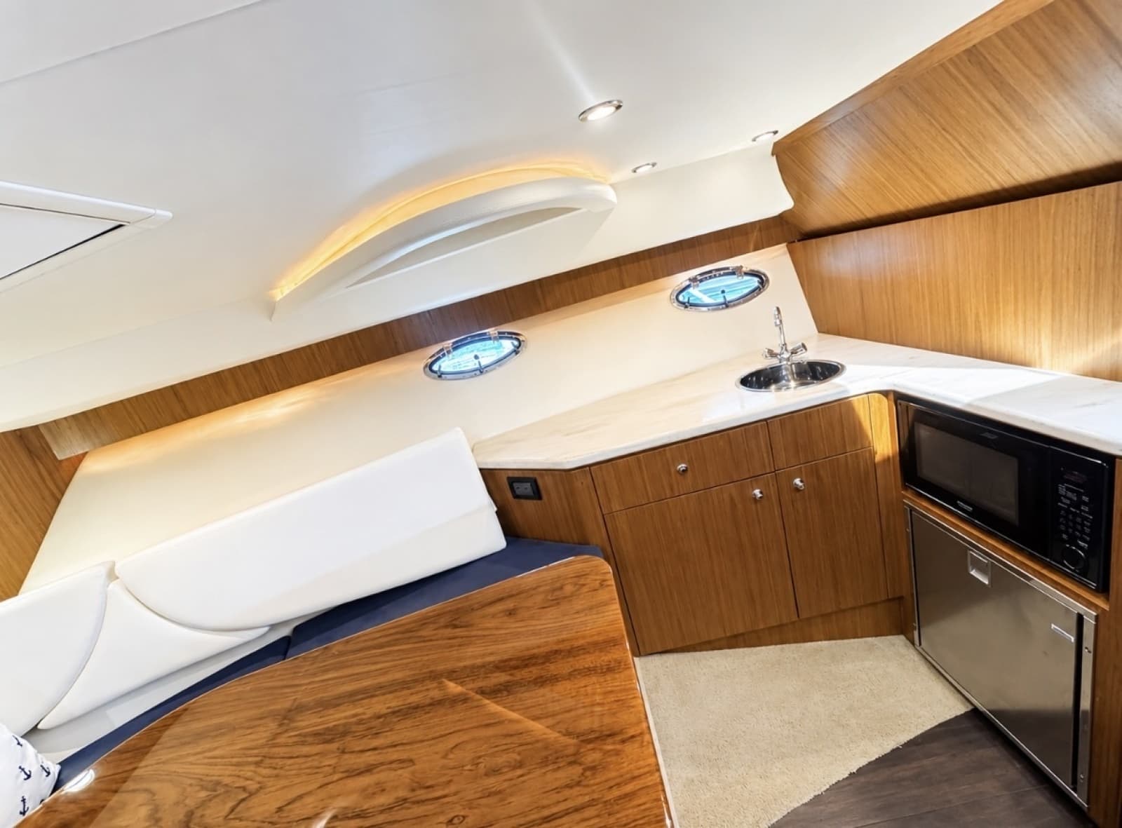 2015 Tiara Yachts 3100 Coronet - Photo 54