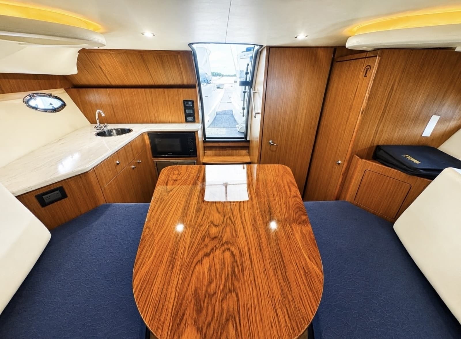 2015 Tiara Yachts 3100 Coronet - Photo 56