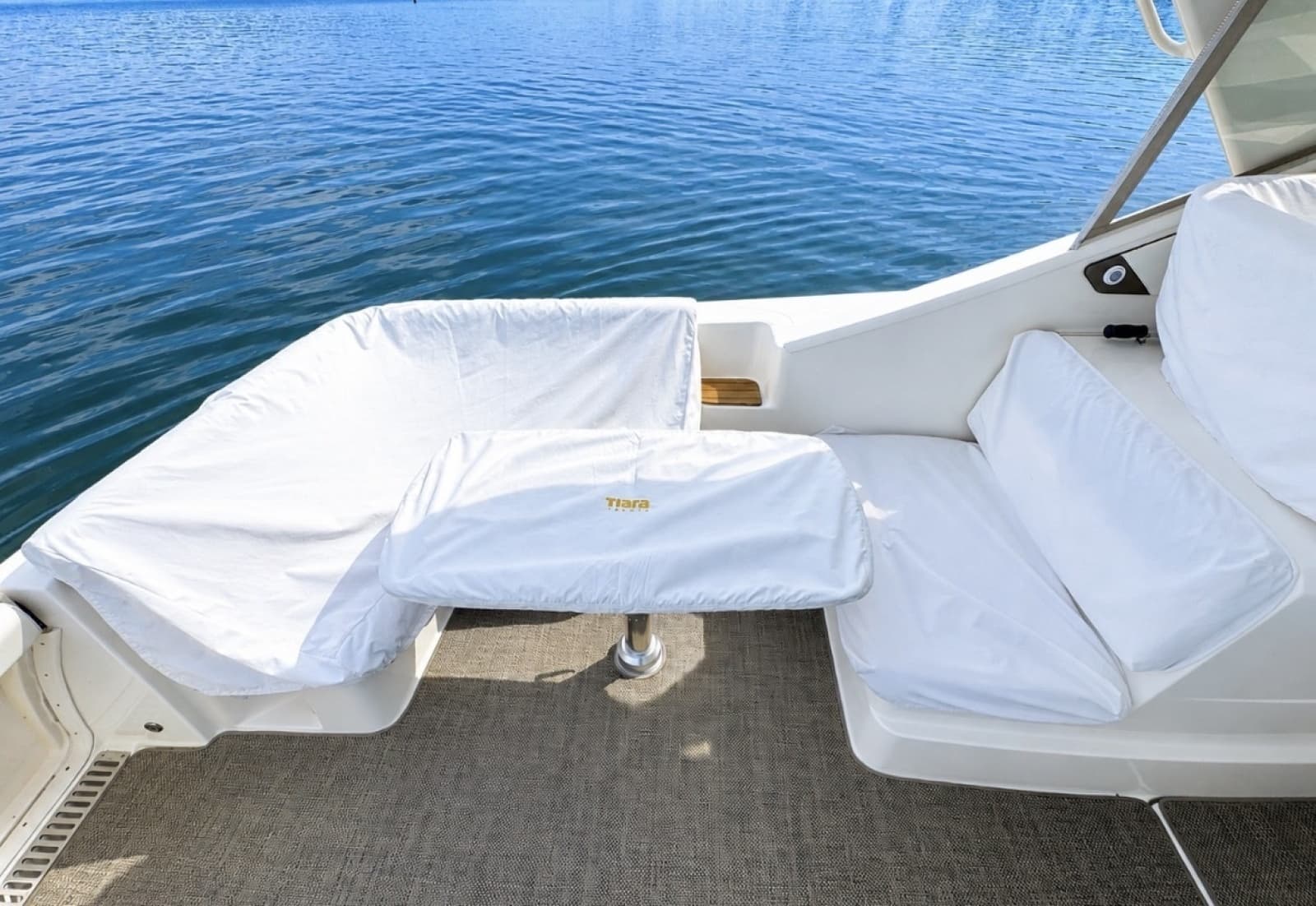 2015 Tiara Yachts 3100 Coronet - Photo 23