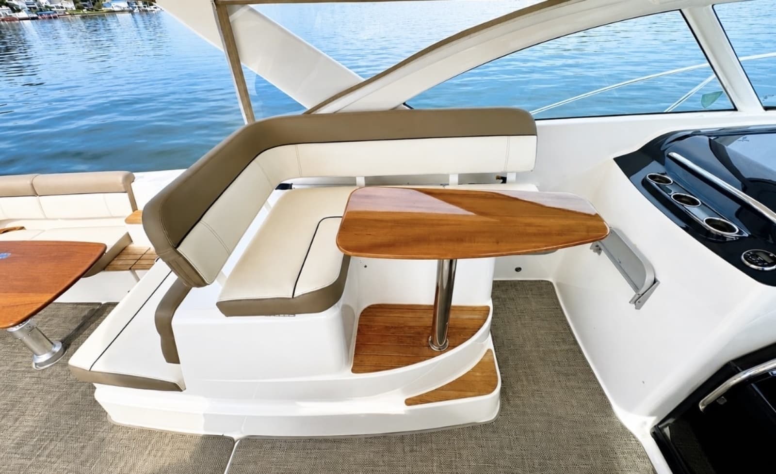 2015 Tiara Yachts 3100 Coronet - Photo 60