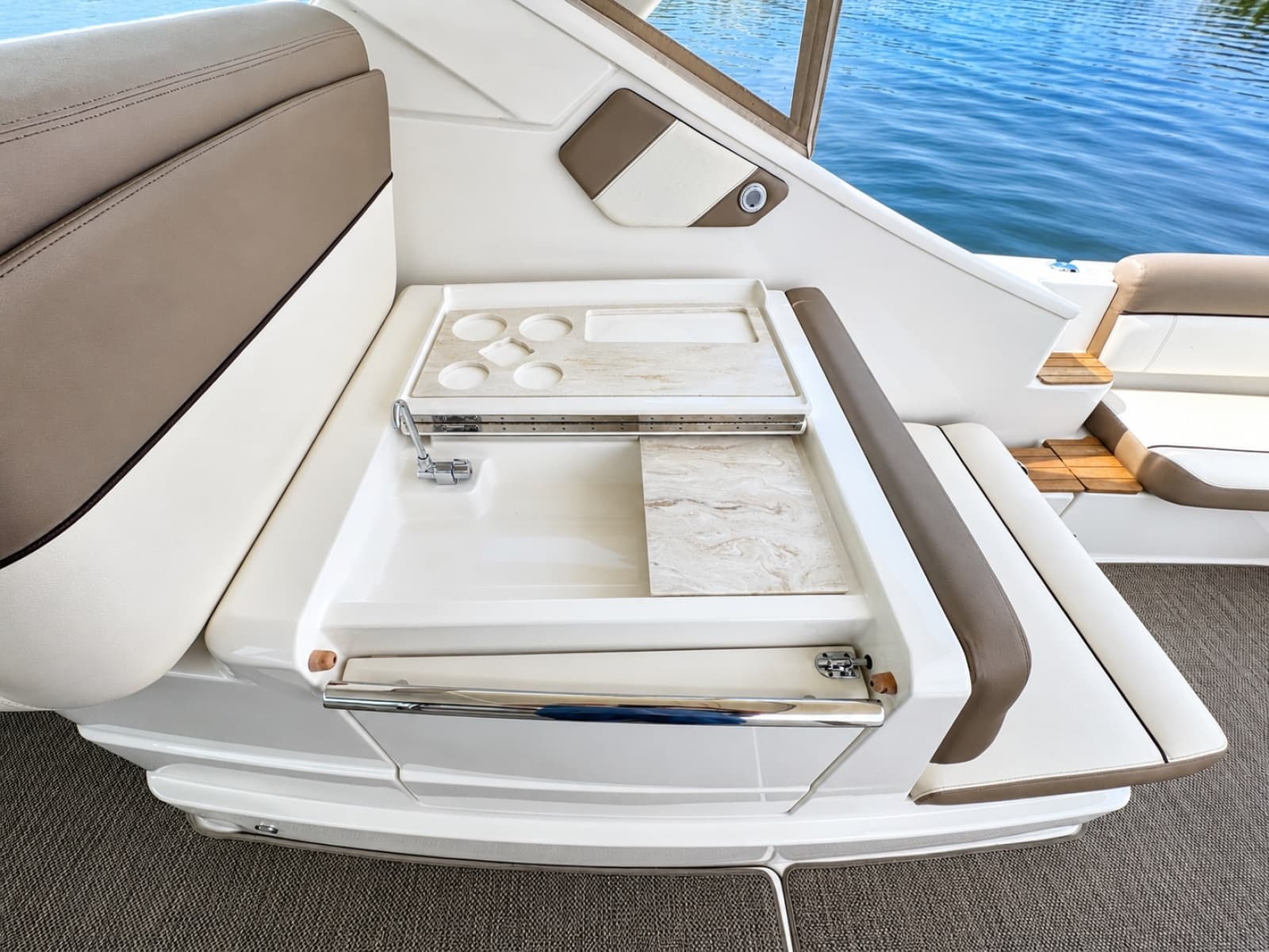2015 Tiara Yachts 3100 Coronet - Photo 19