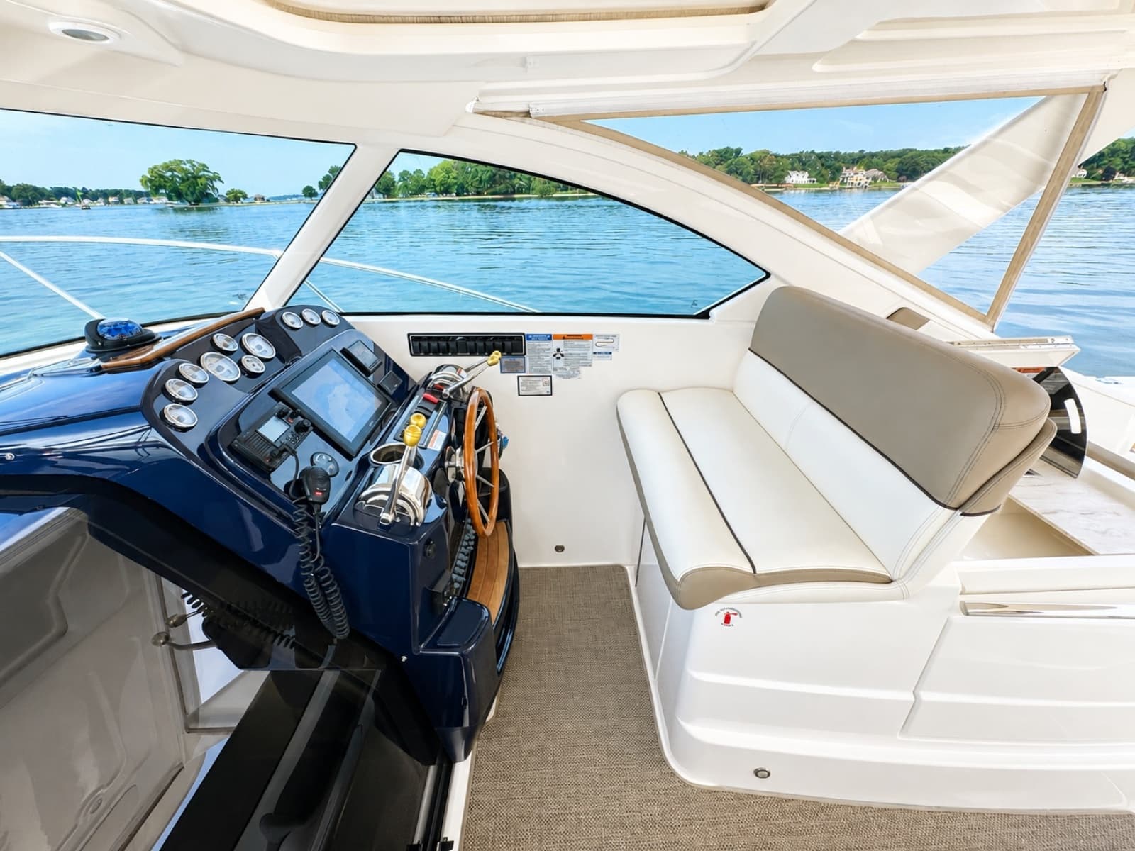 2015 Tiara Yachts 3100 Coronet - Photo 49
