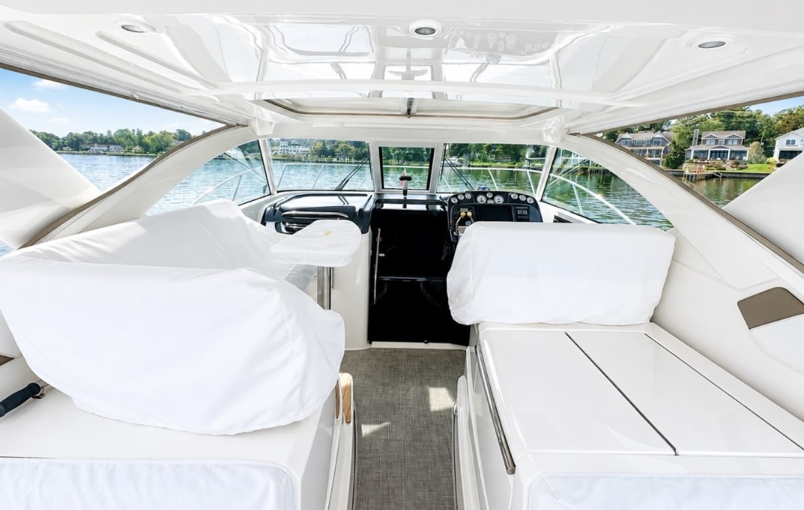 2015 Tiara Yachts 3100 Coronet - Photo 21