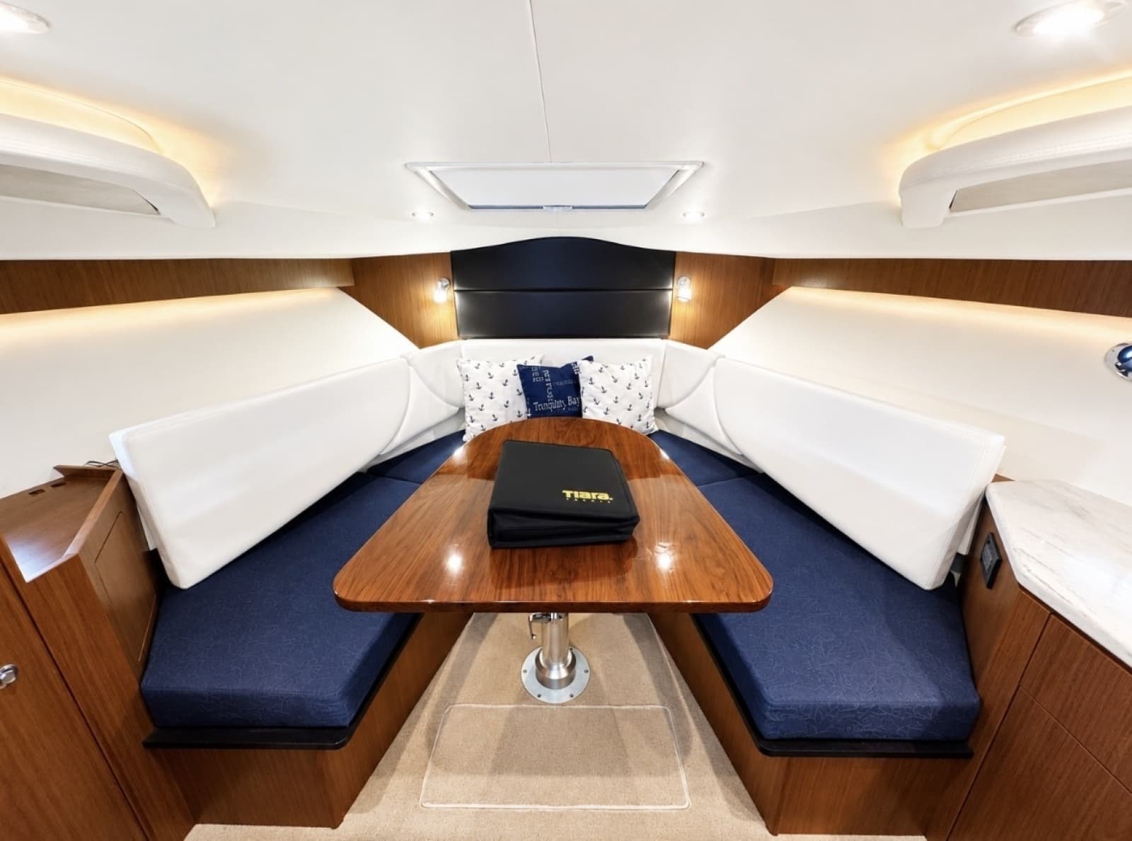 2015 Tiara Yachts 3100 Coronet - Photo 57