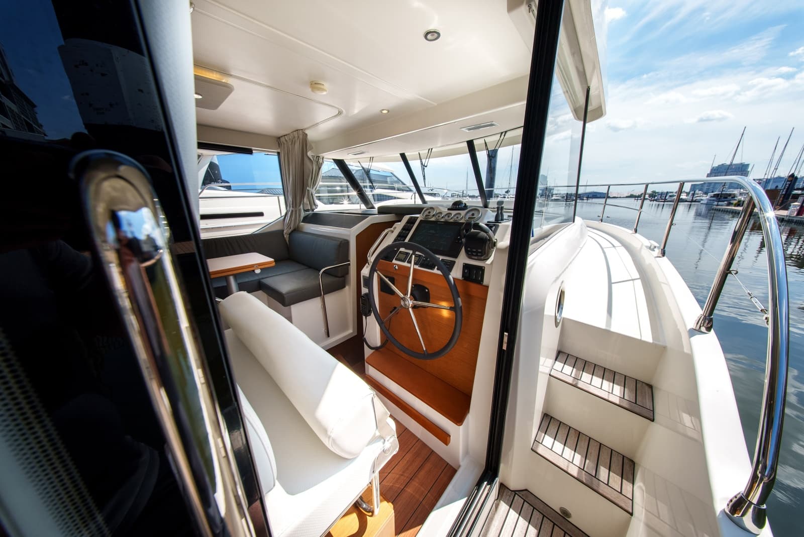 2026 Beneteau Swift Trawler 54 - Photo 10
