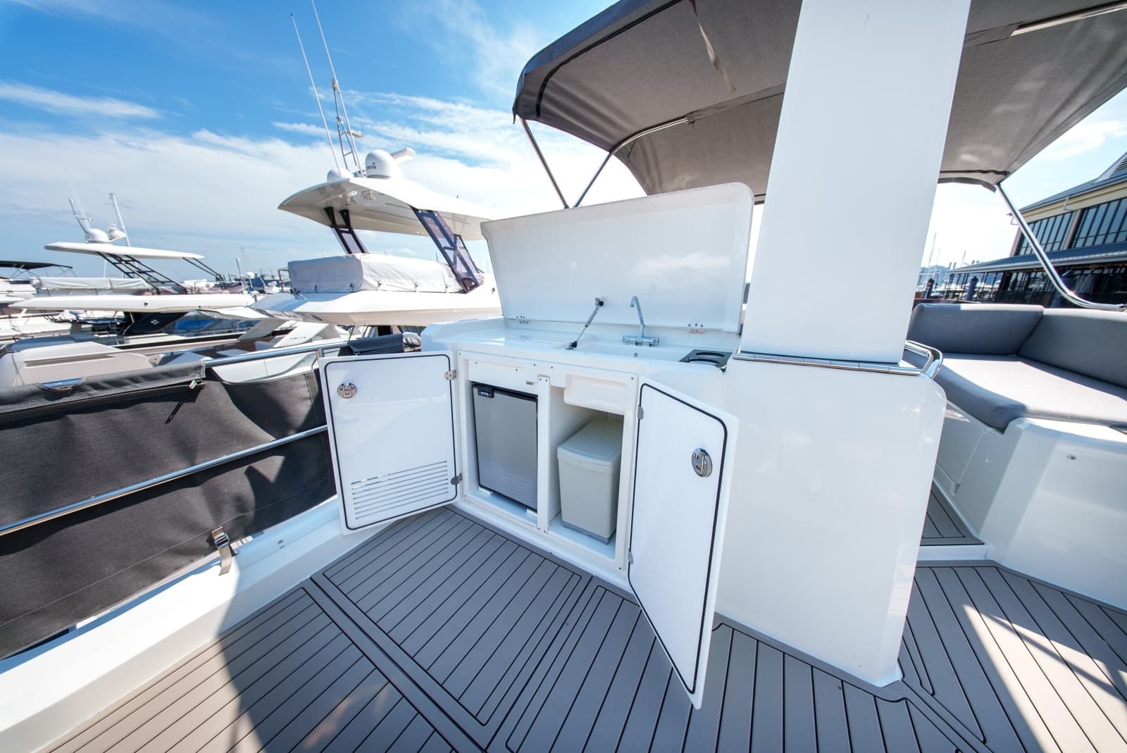 2026 Beneteau Swift Trawler 54 - Photo 14