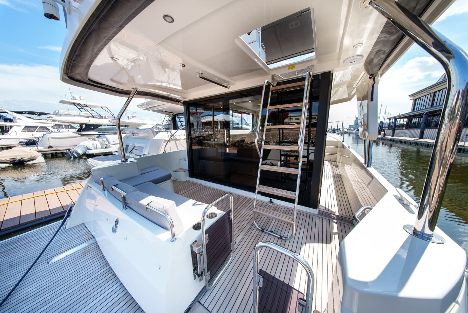 2026 Beneteau Swift Trawler 54 - Photo 12