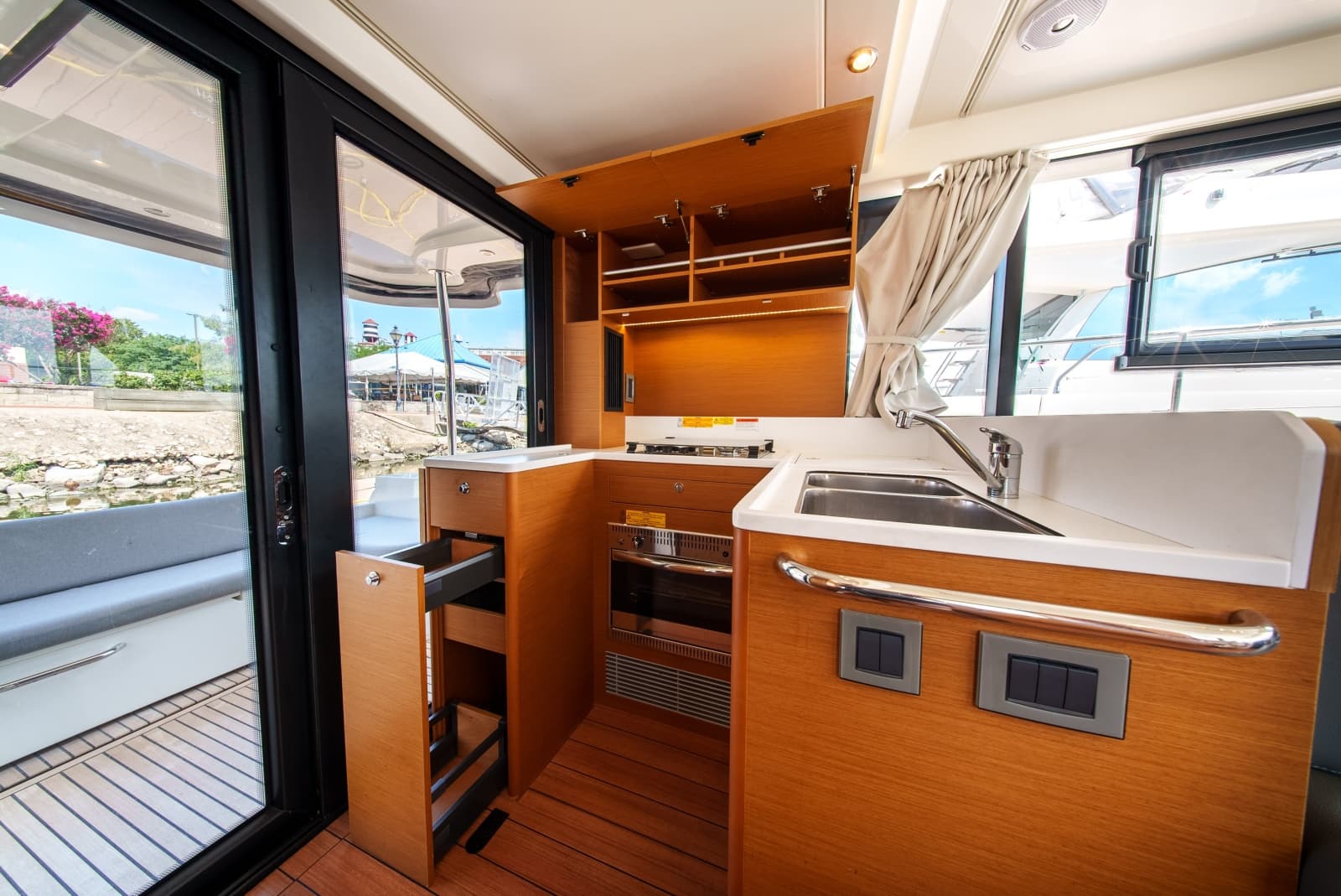 2026 Beneteau Swift Trawler 54 - Photo 28