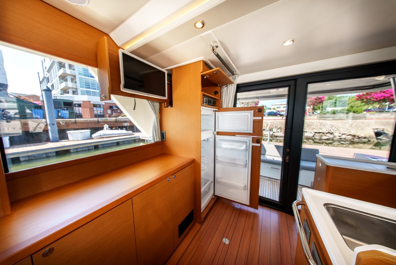 2026 Beneteau Swift Trawler 54 - Photo 24