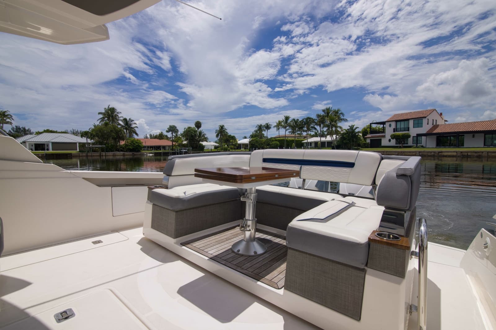 2019 Tiara Yachts 38LS - Photo 30