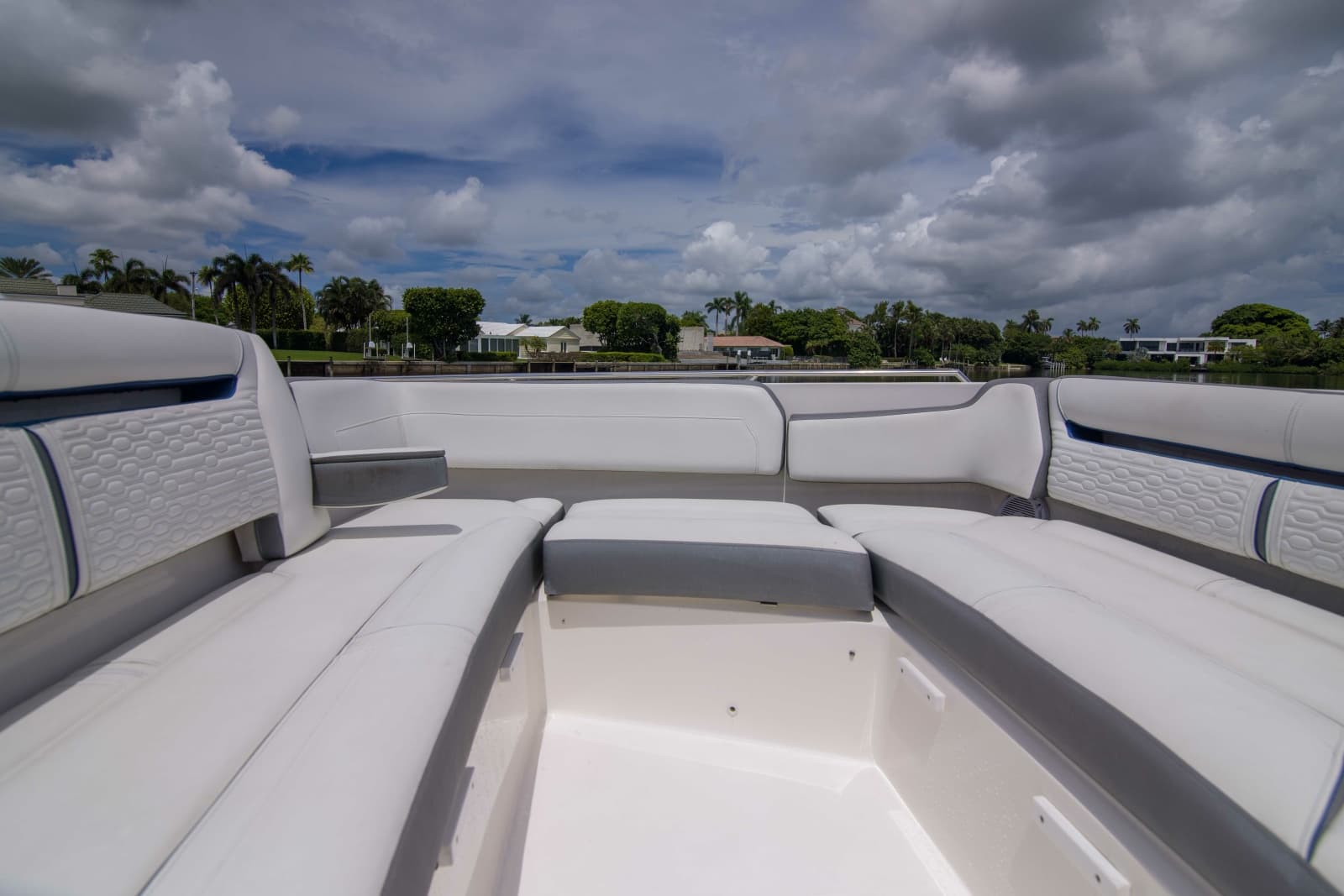 2019 Tiara Yachts 38LS - Photo 23
