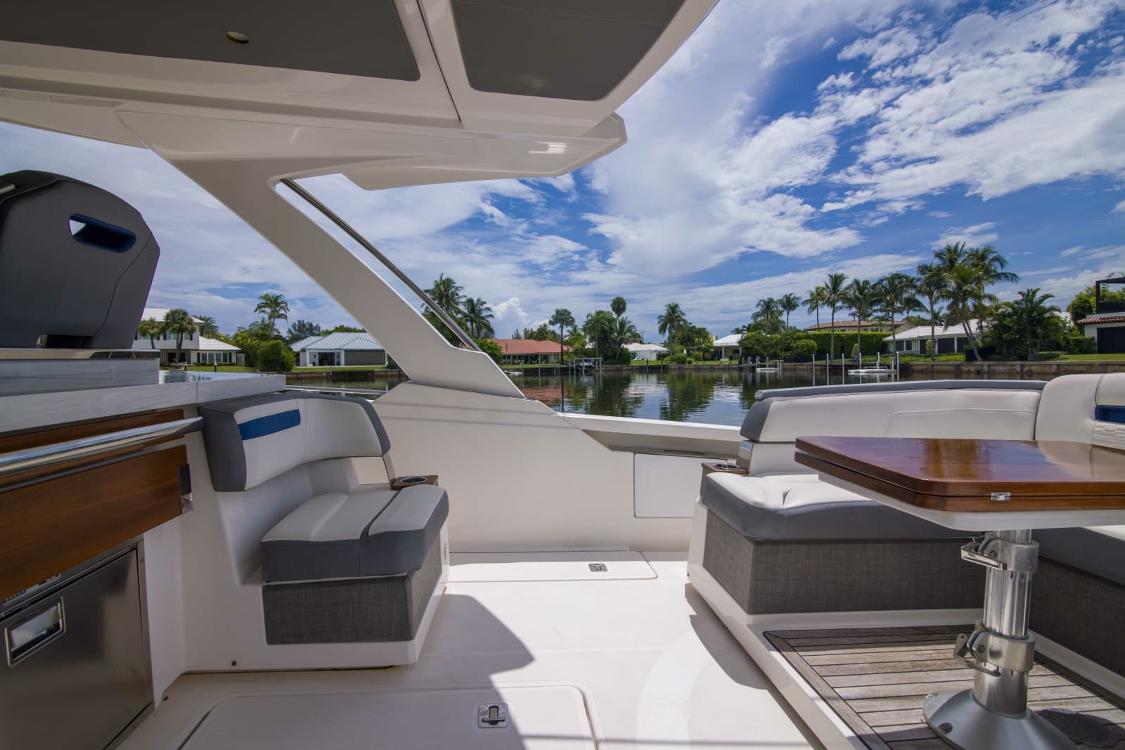 2019 Tiara Yachts 38LS - Photo 29