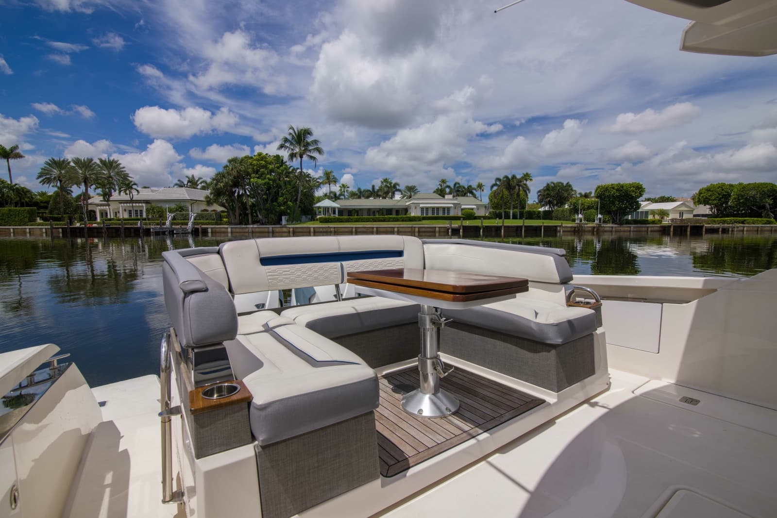 2019 Tiara Yachts 38LS - Photo 27
