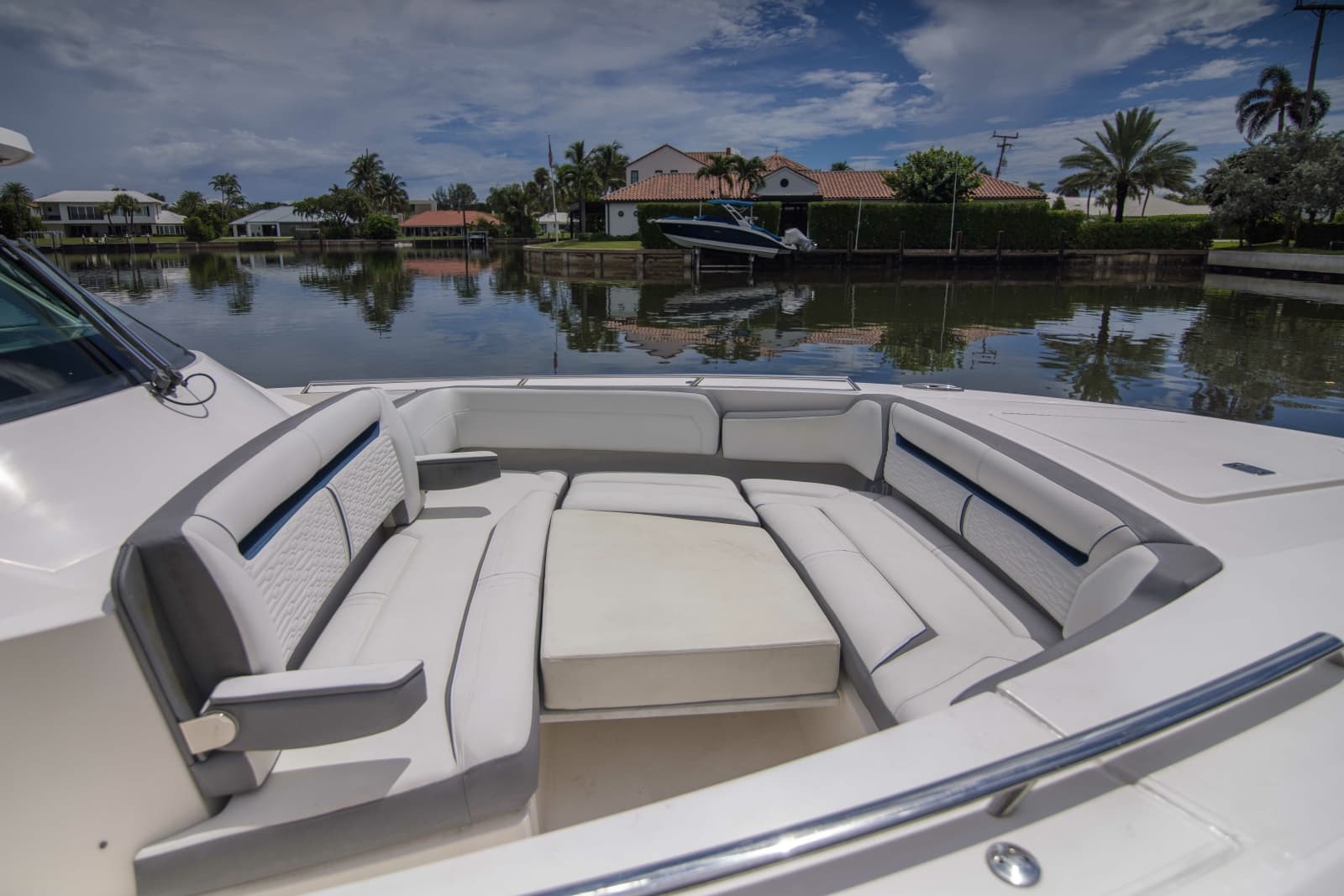 2019 Tiara Yachts 38LS - Photo 17