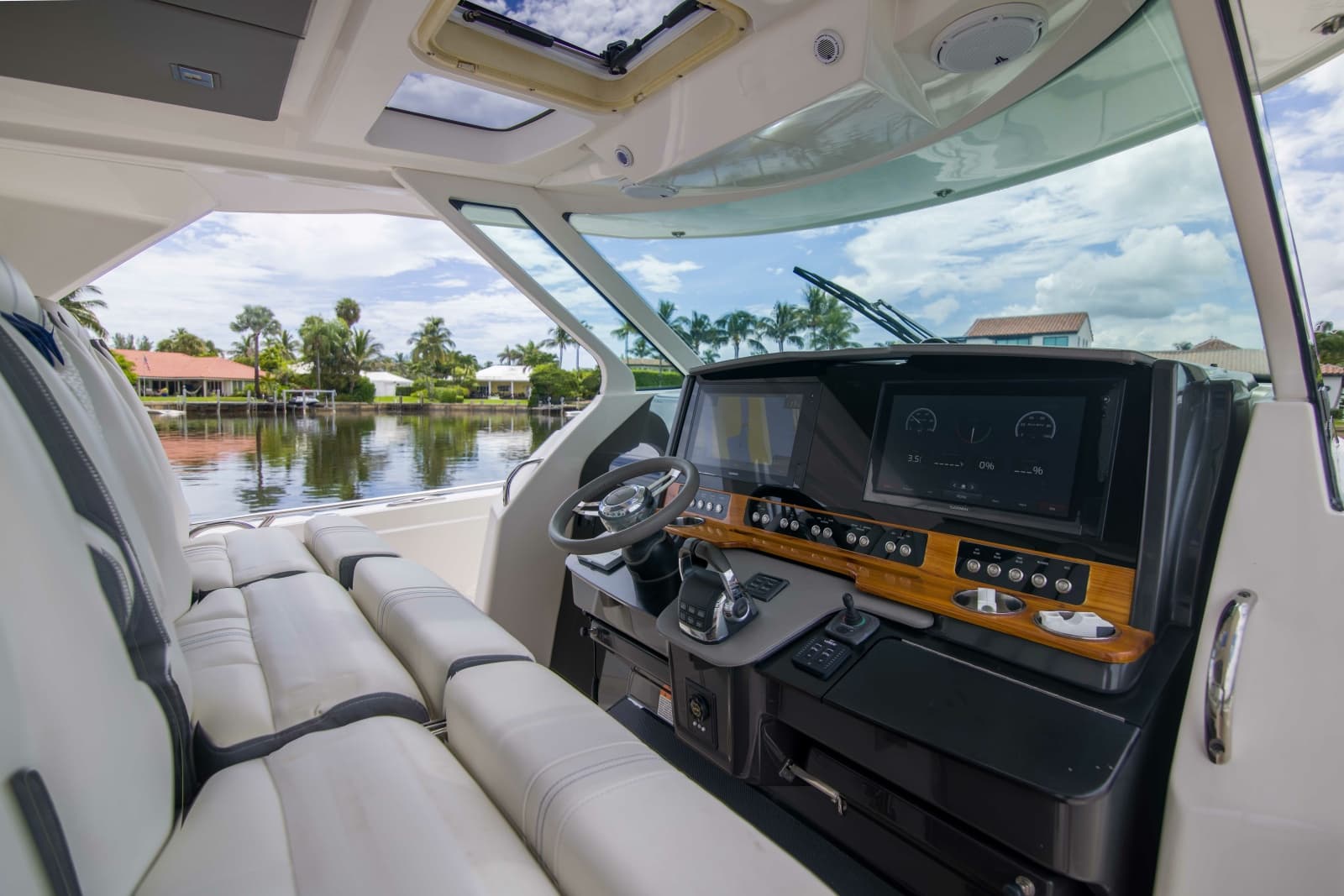 2019 Tiara Yachts 38LS - Photo 41