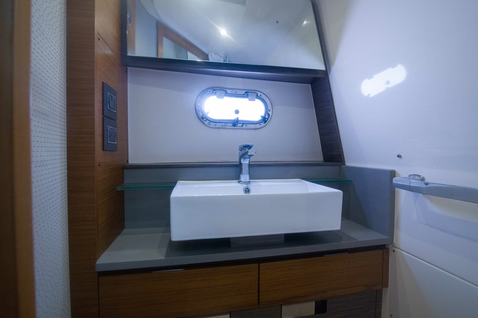 2019 Tiara Yachts 38LS - Photo 63