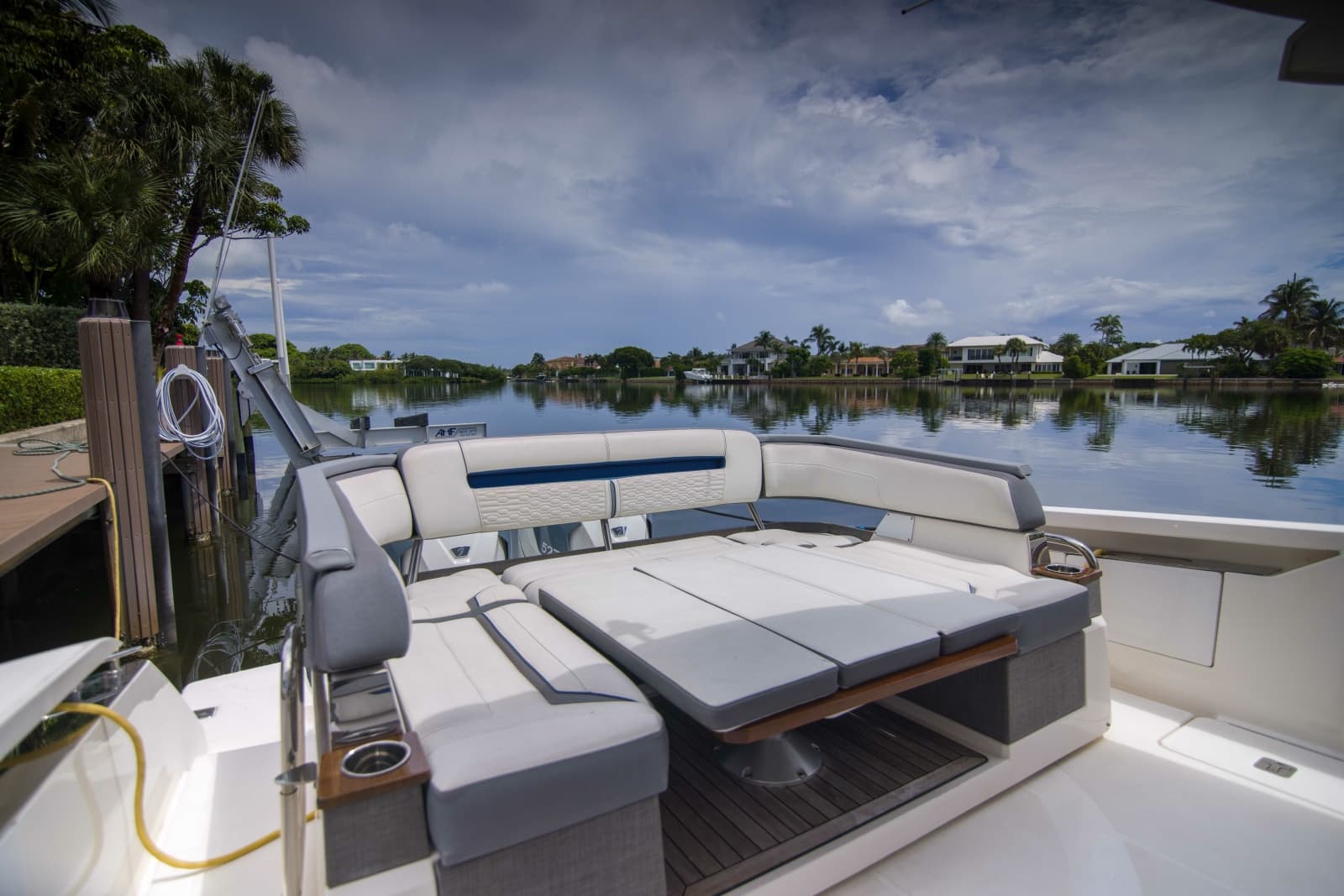 2019 Tiara Yachts 38LS - Photo 19