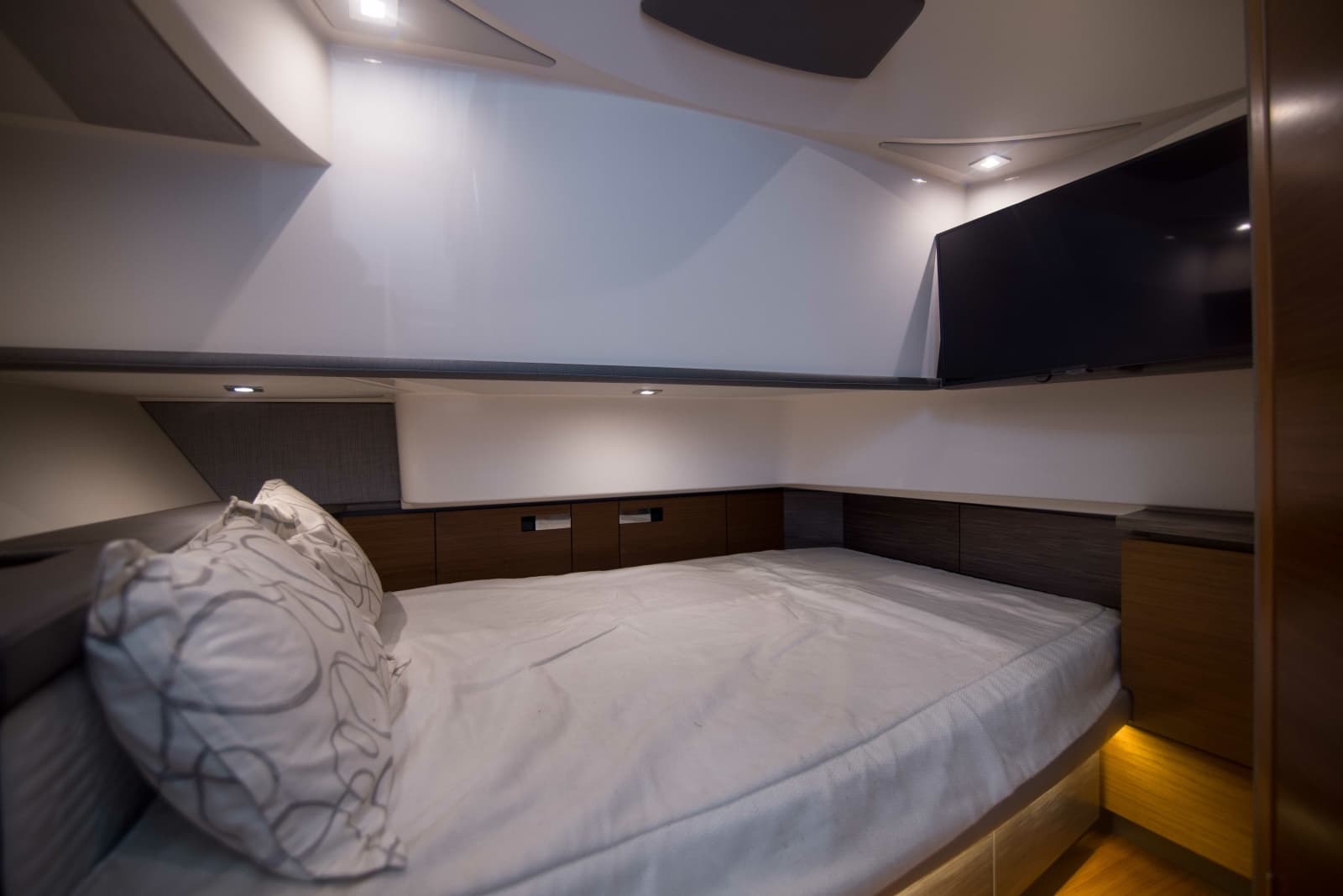 2019 Tiara Yachts 38LS - Photo 59