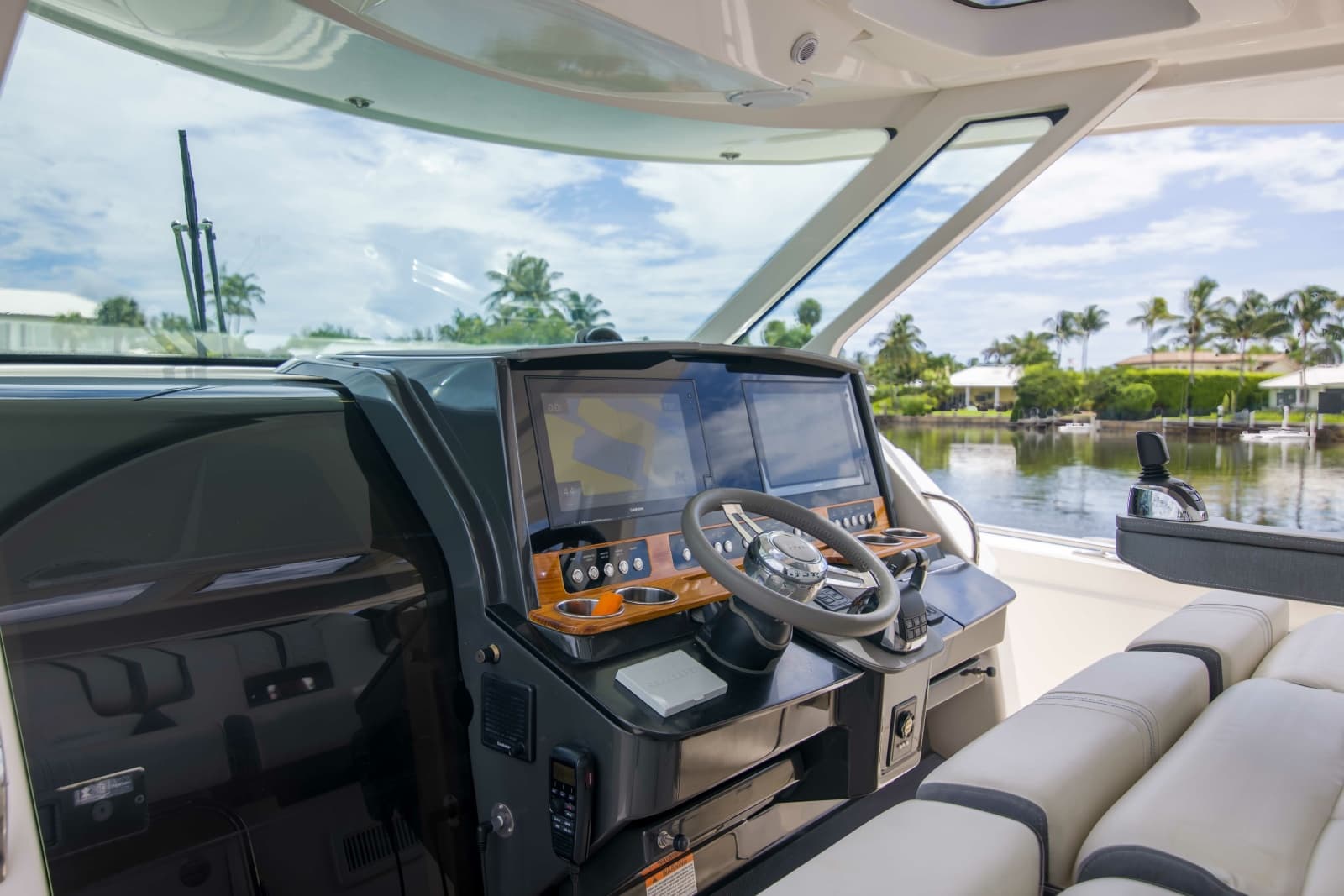 2019 Tiara Yachts 38LS - Photo 47