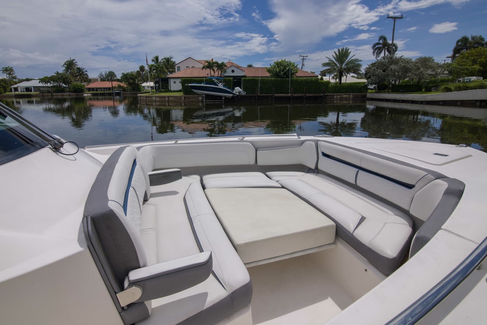 2019 Tiara Yachts 38LS - Photo 16