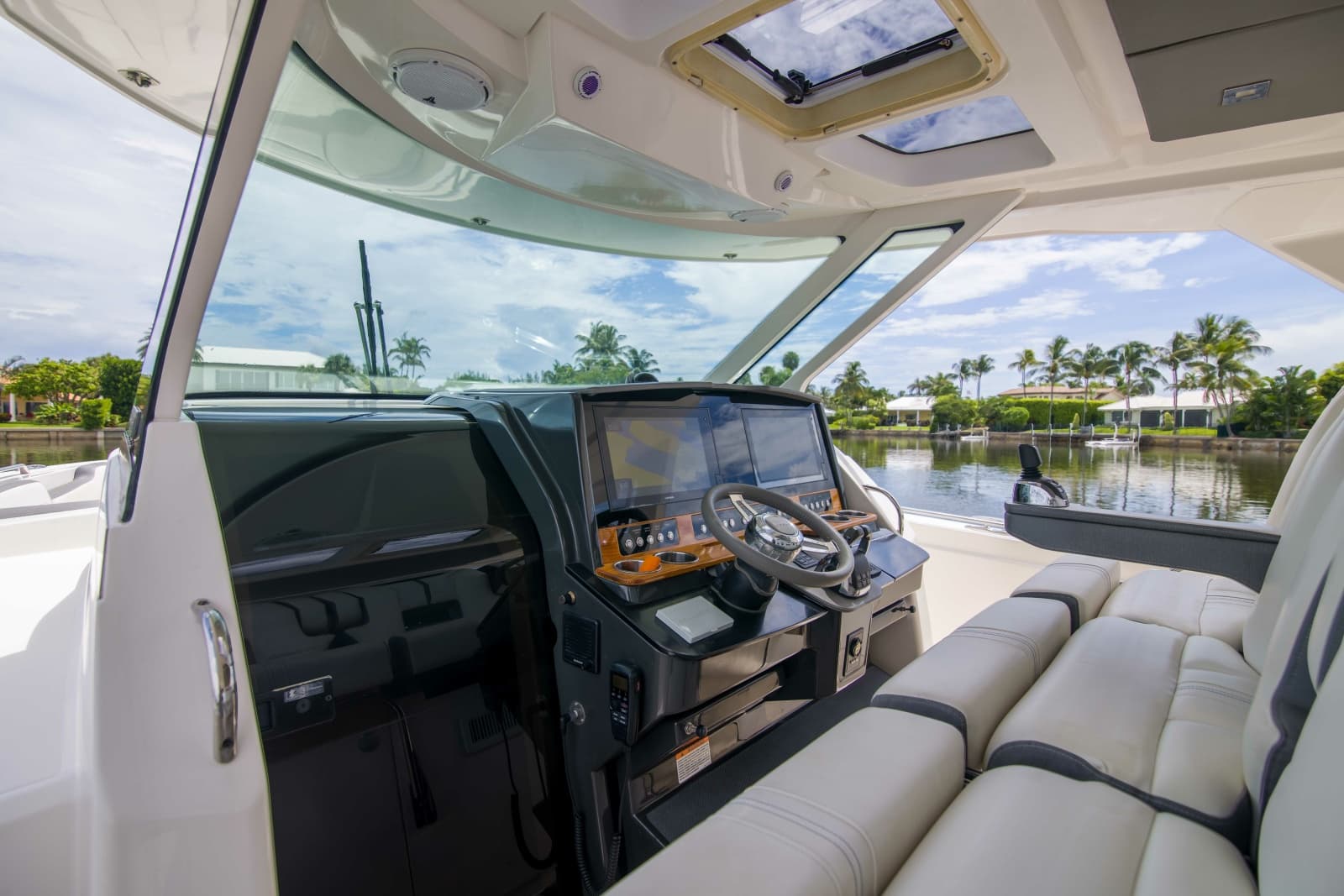 2019 Tiara Yachts 38LS - Photo 46