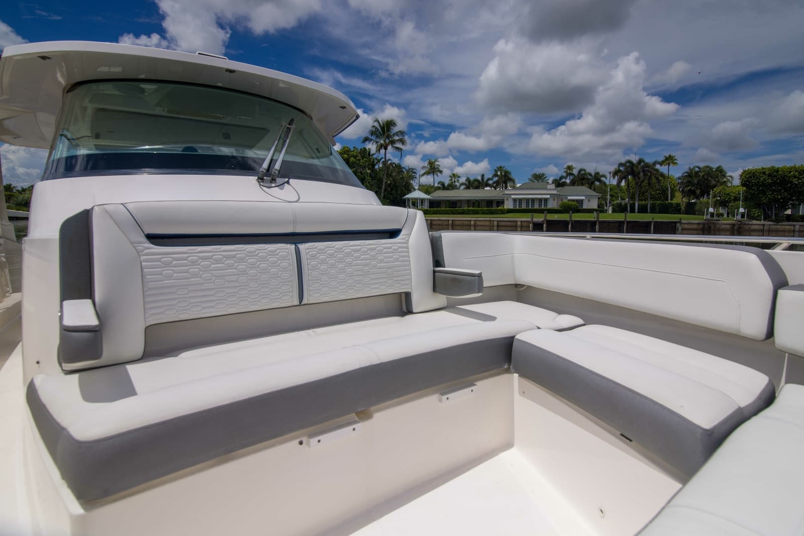 2019 Tiara Yachts 38LS - Photo 24