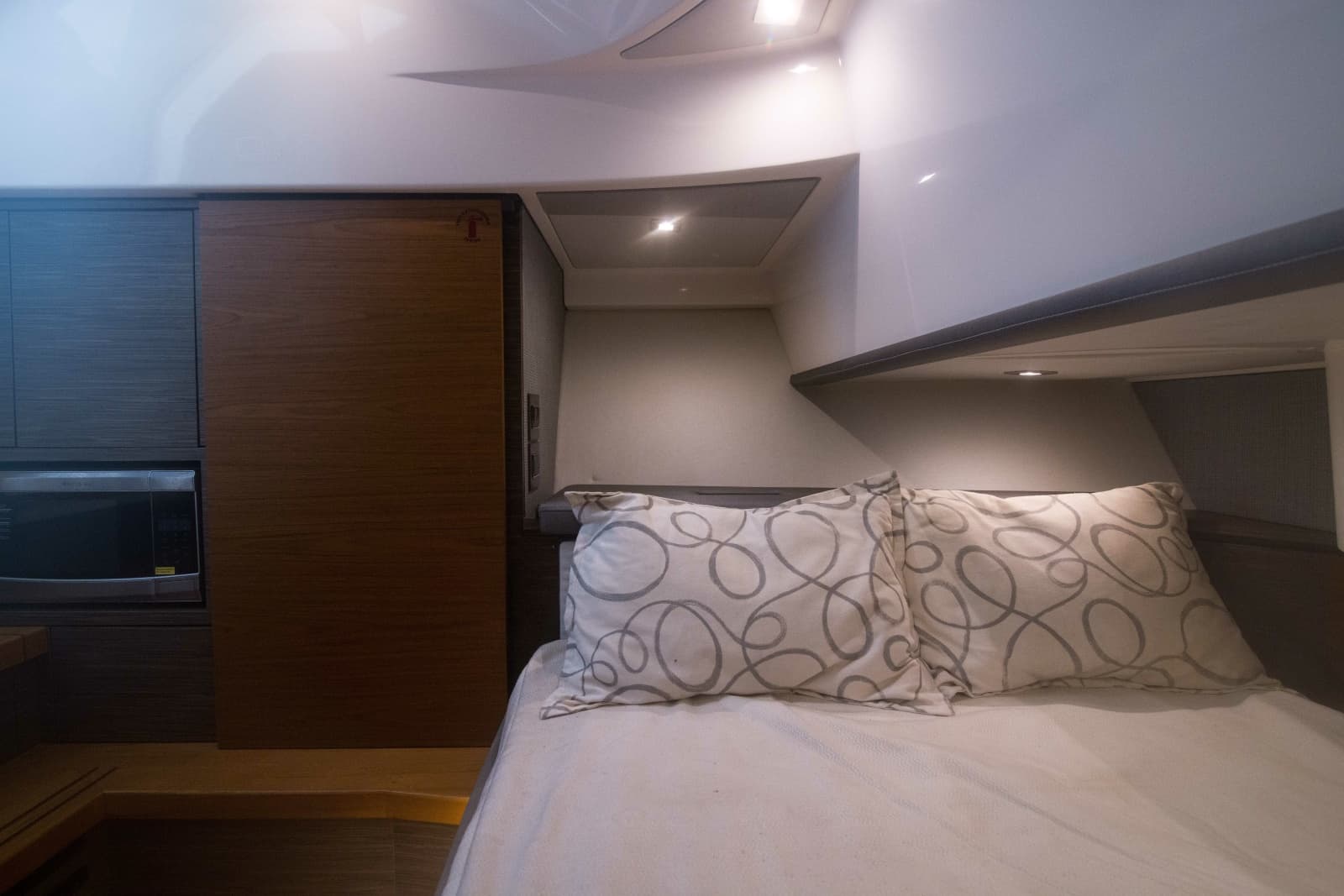 2019 Tiara Yachts 38LS - Photo 61