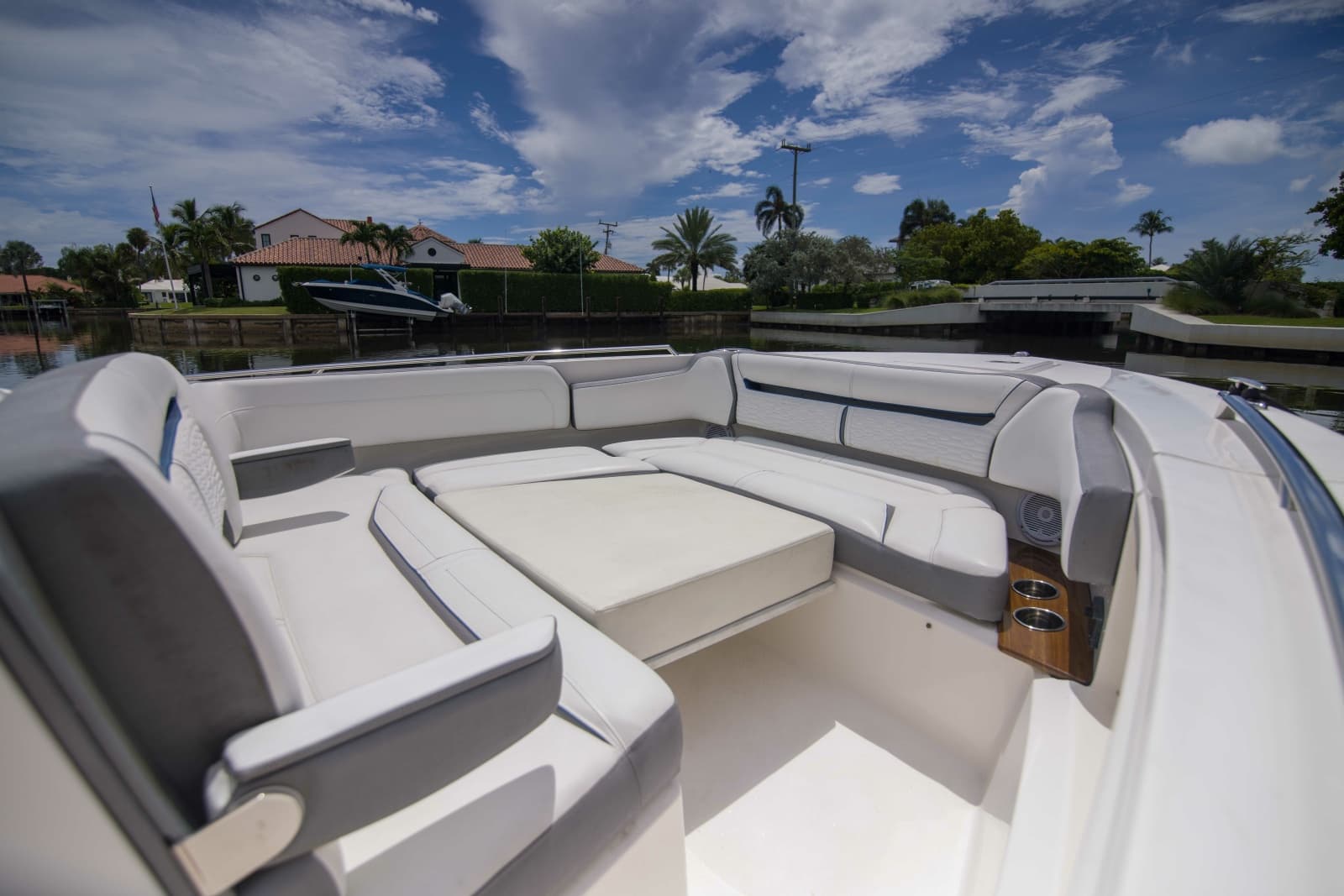2019 Tiara Yachts 38LS - Photo 15