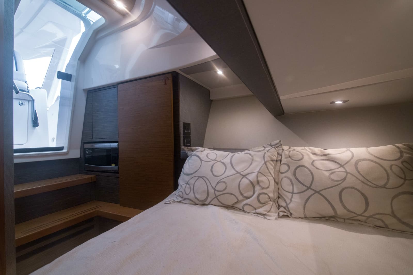 2019 Tiara Yachts 38LS - Photo 62