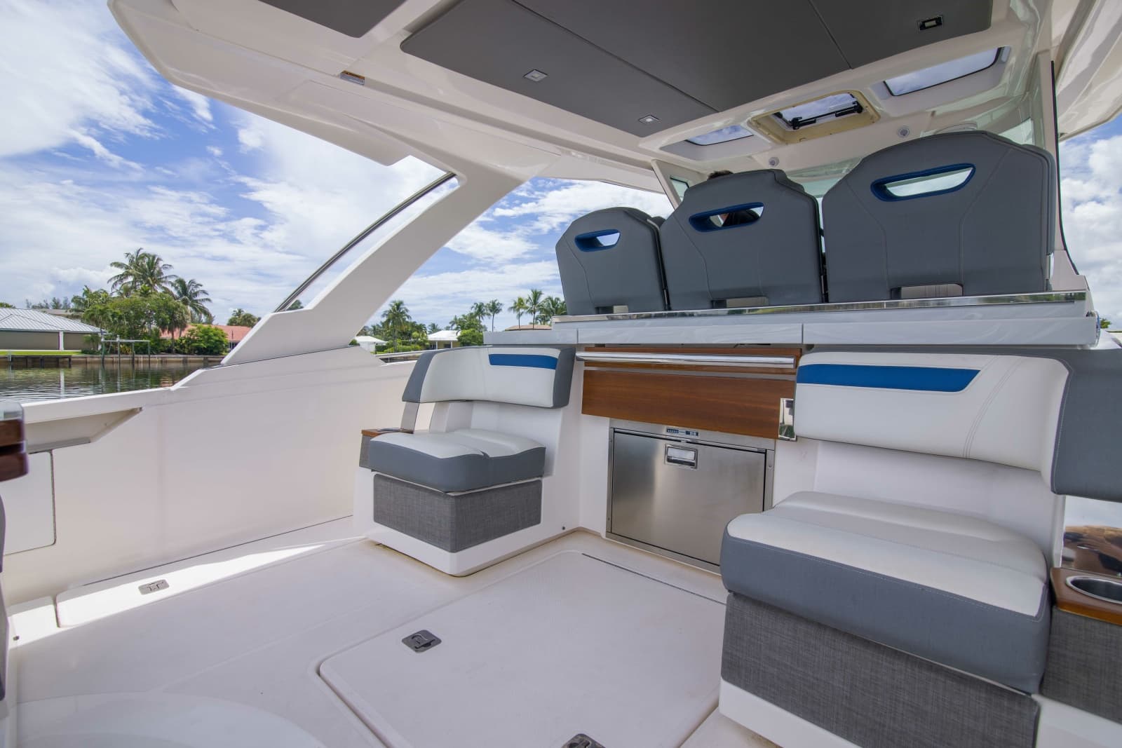 2019 Tiara Yachts 38LS - Photo 35