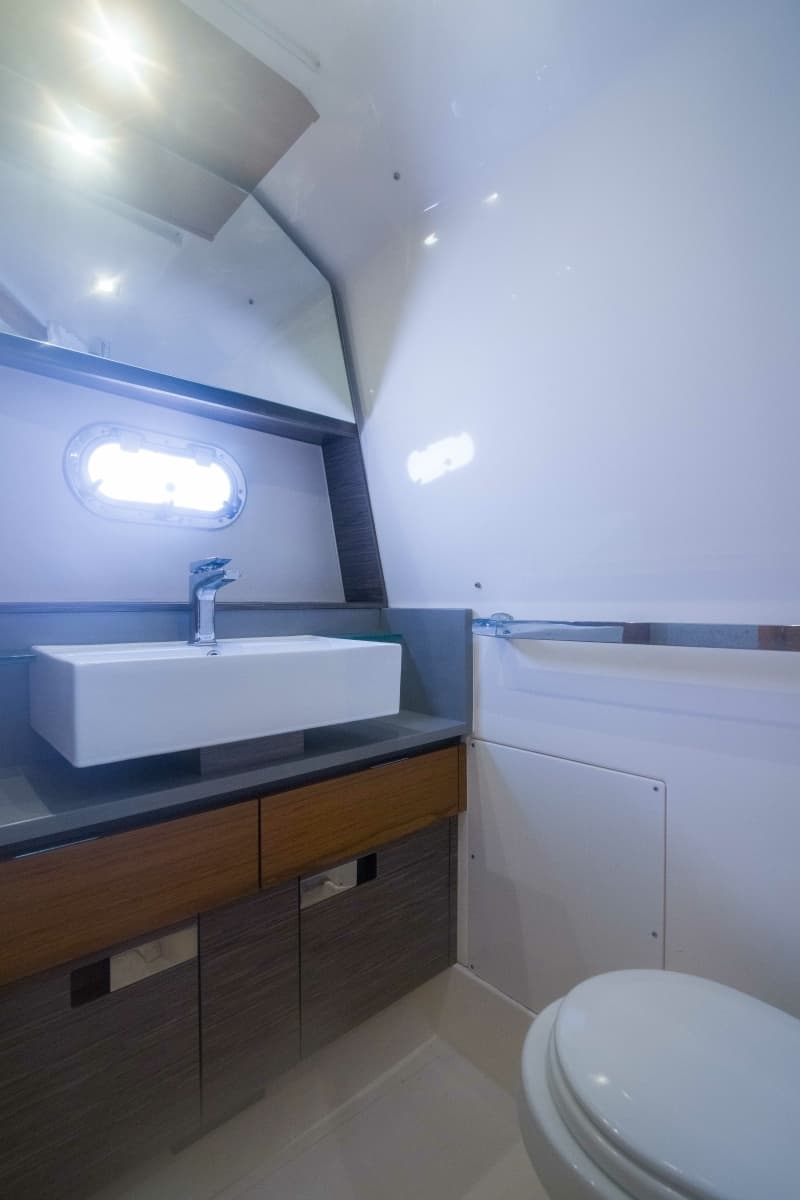 2019 Tiara Yachts 38LS - Photo 64