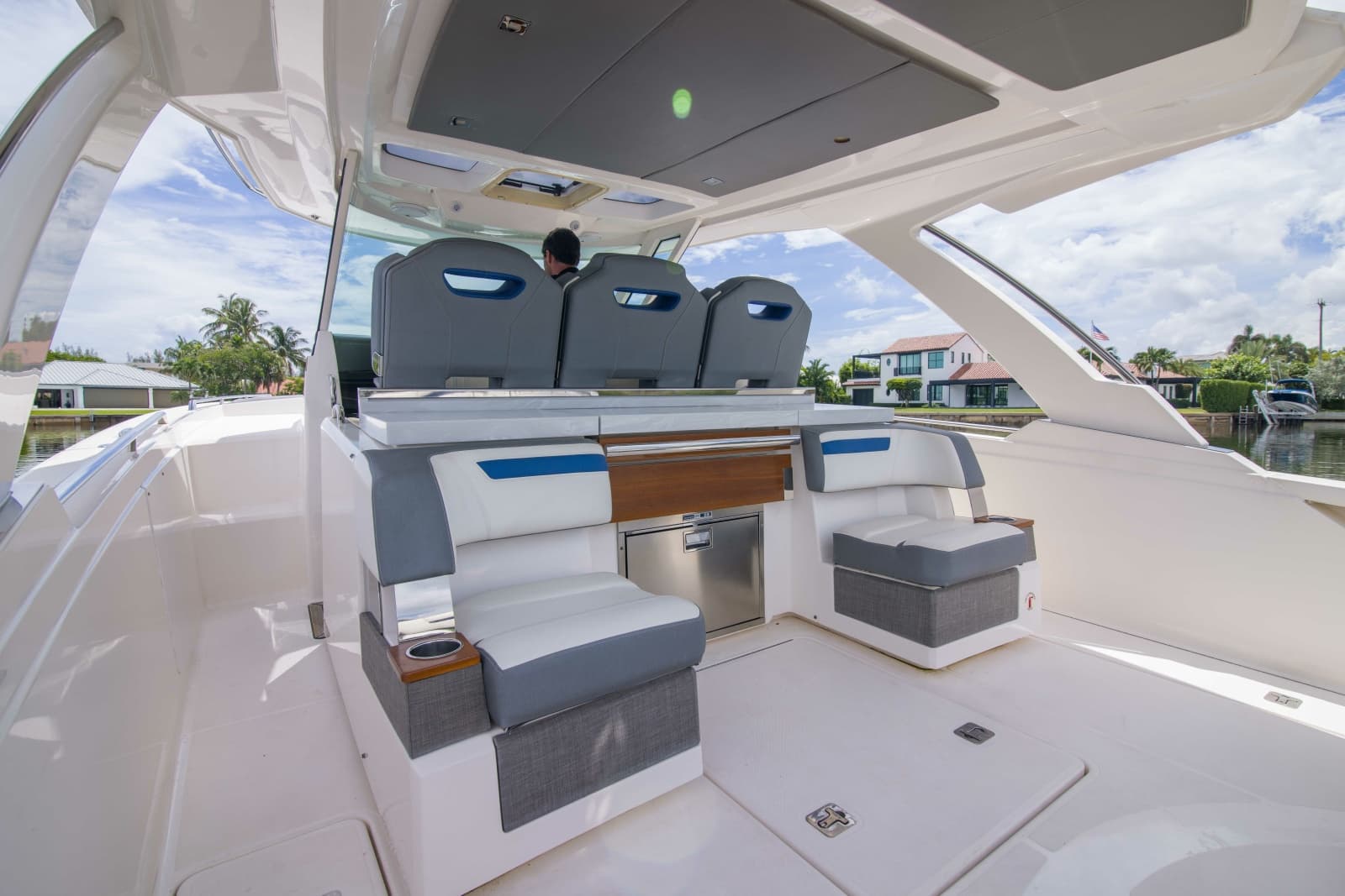 2019 Tiara Yachts 38LS - Photo 37
