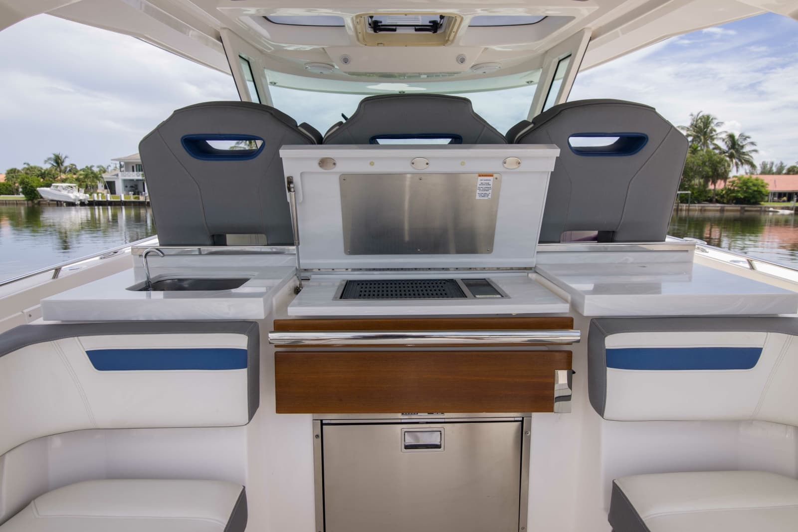 2019 Tiara Yachts 38LS - Photo 38