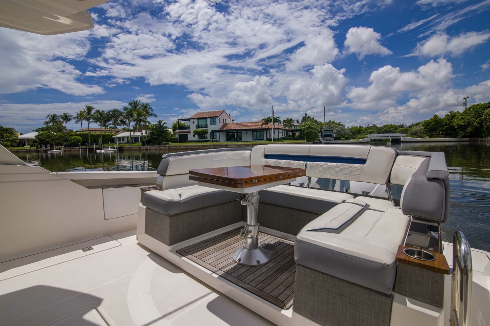 2019 Tiara Yachts 38LS - Photo 28