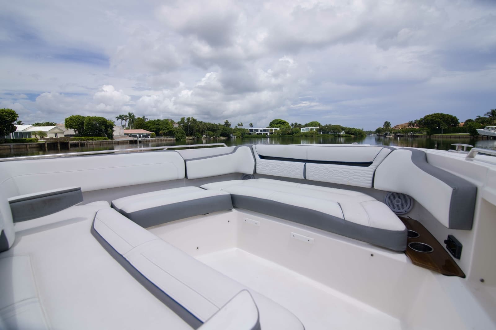 2019 Tiara Yachts 38LS - Photo 22