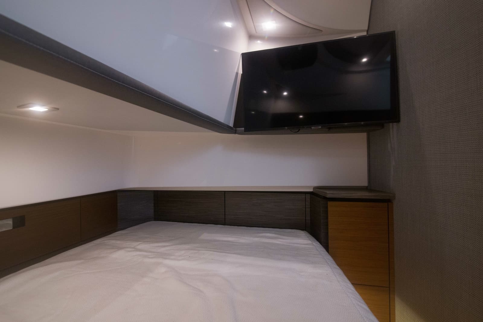 2019 Tiara Yachts 38LS - Photo 60