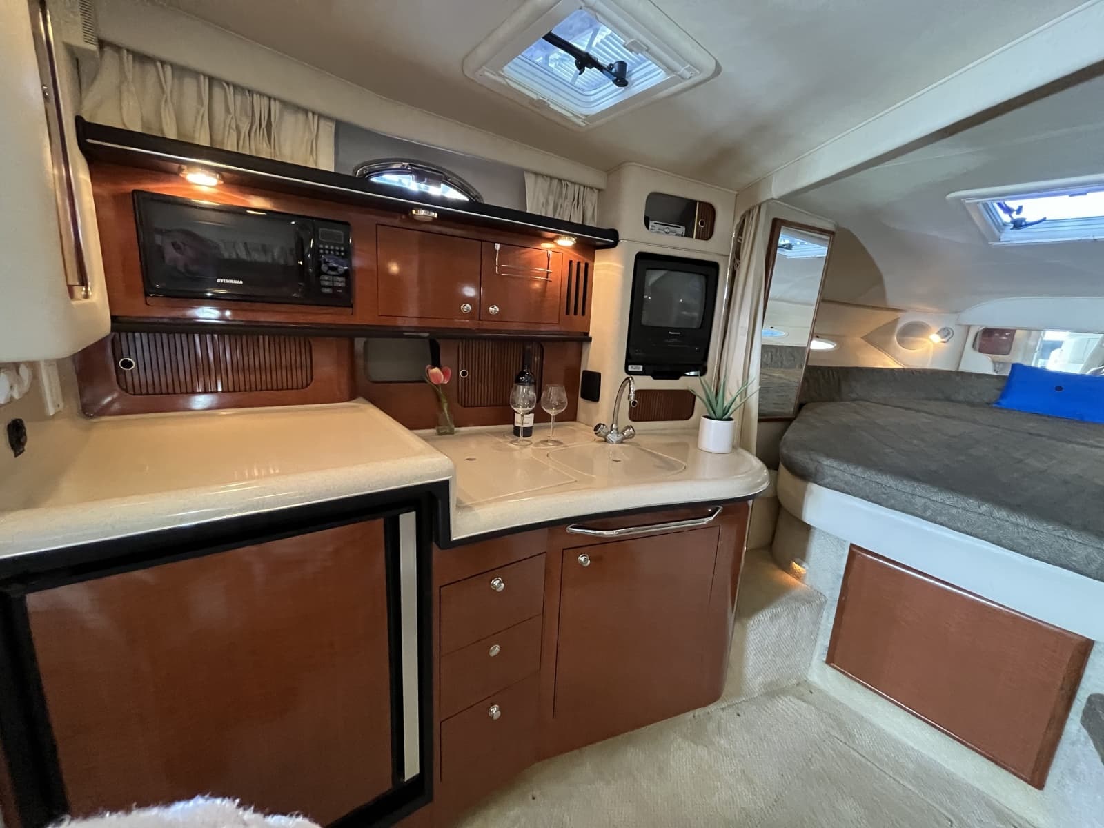 2003 Sea Ray 340 Sundancer - Photo 13