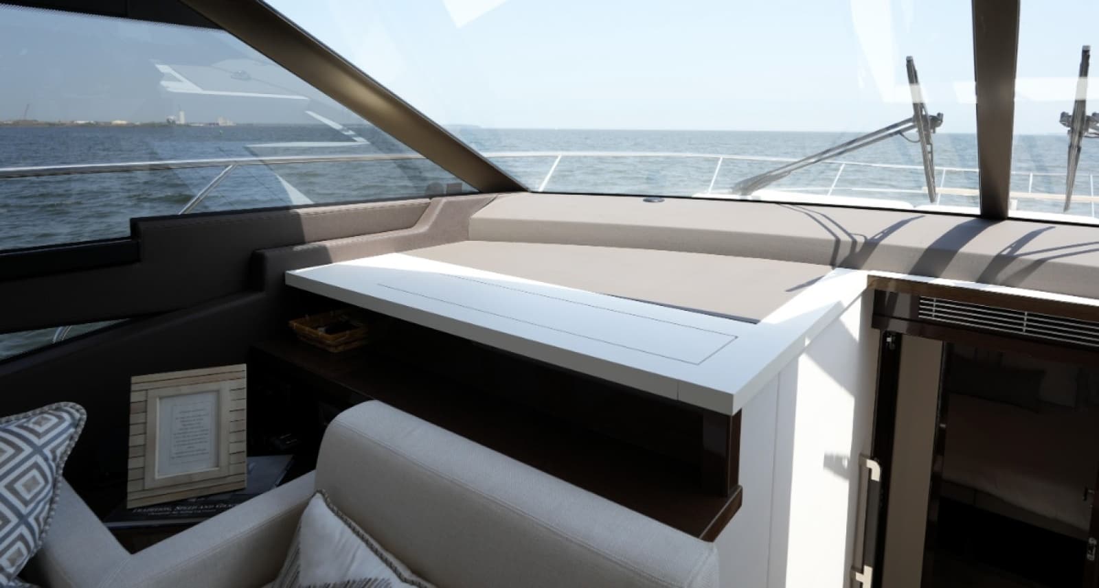 2023 Prestige 590 - Photo 25