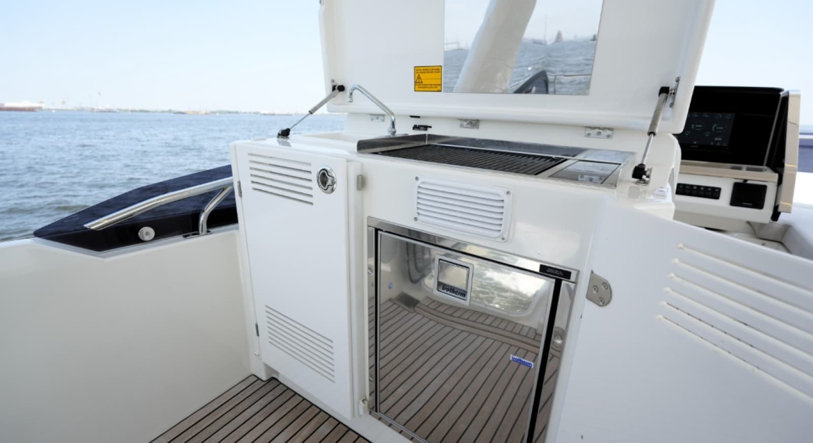 2023 Prestige 590 - Photo 46