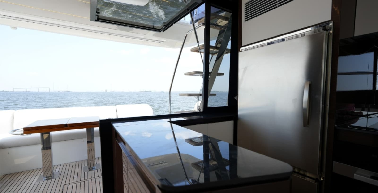 2023 Prestige 590 - Photo 15