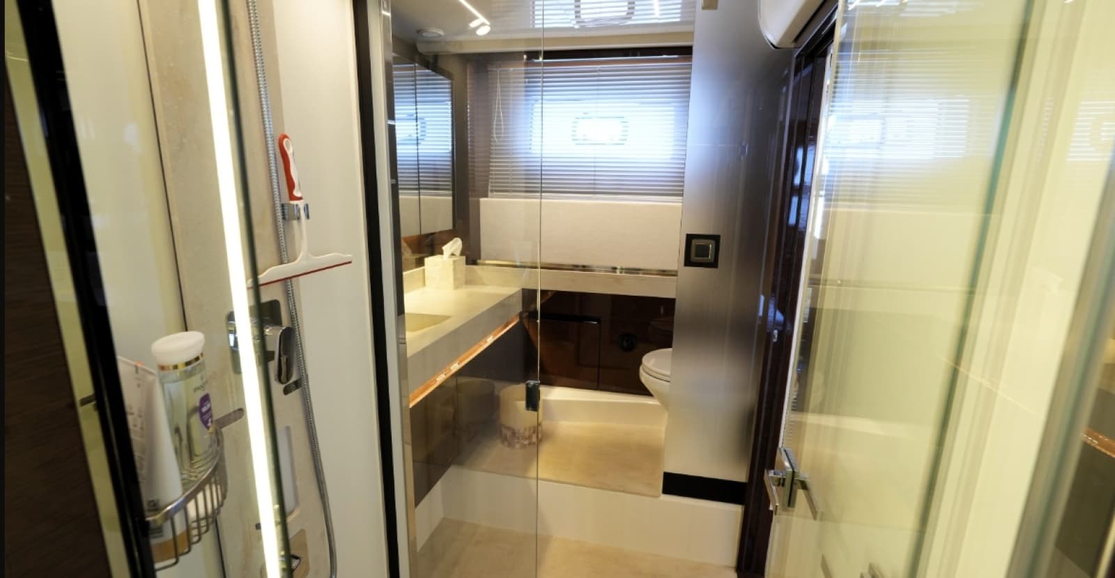 2023 Prestige 590 - Photo 42