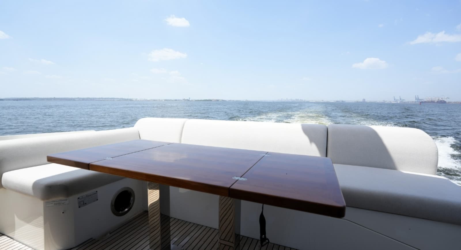 2023 Prestige 590 - Photo 9
