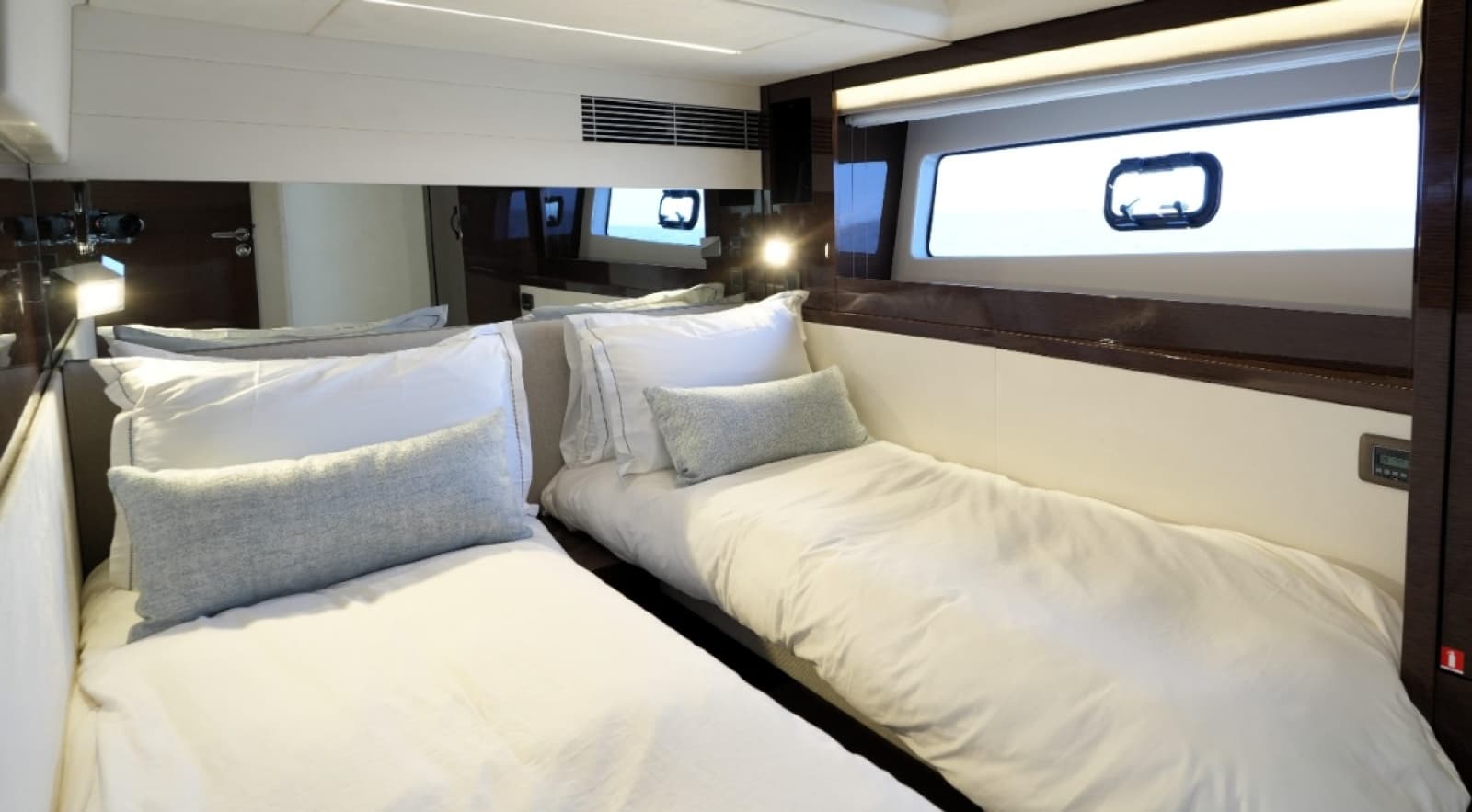 2023 Prestige 590 - Photo 43