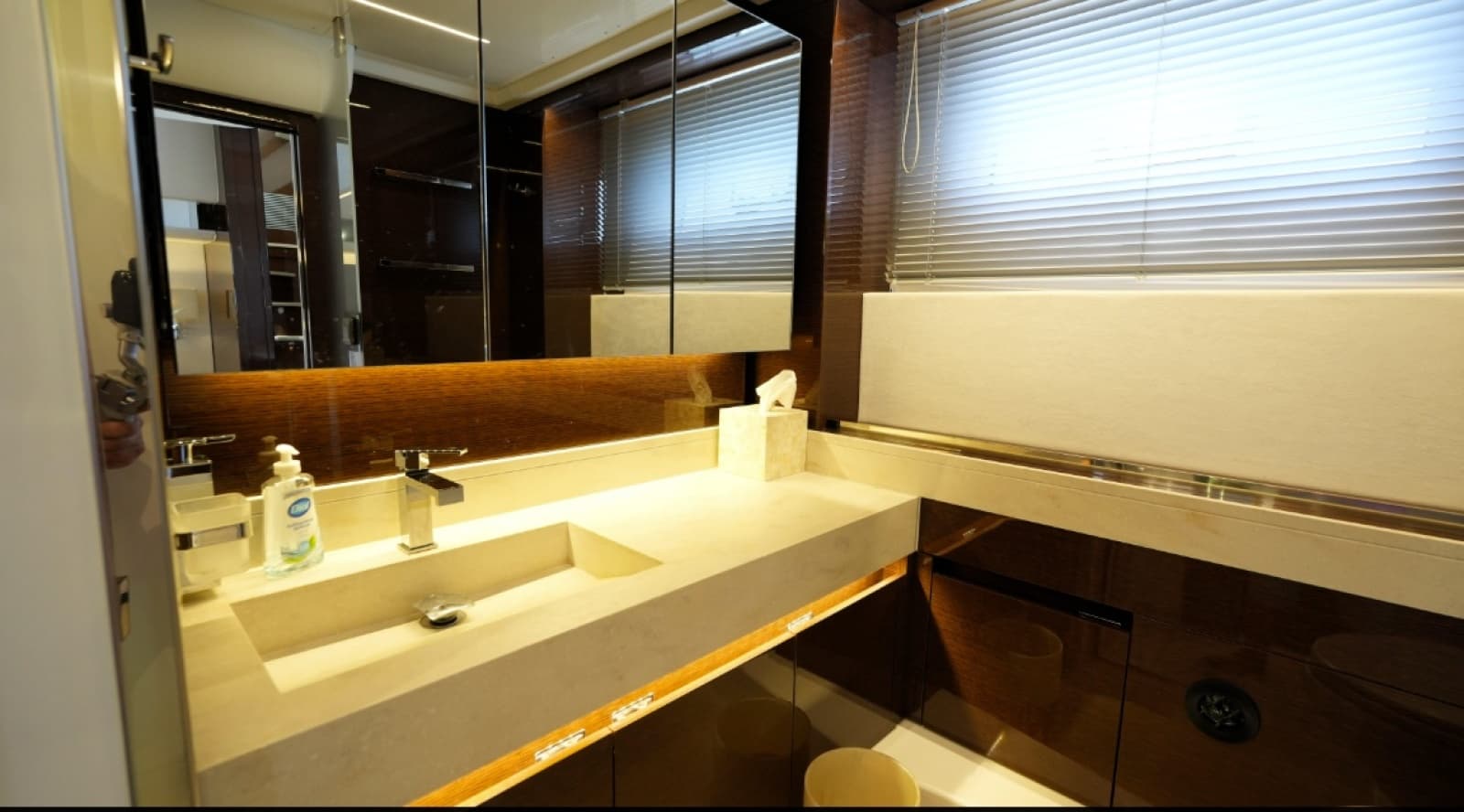 2023 Prestige 590 - Photo 41