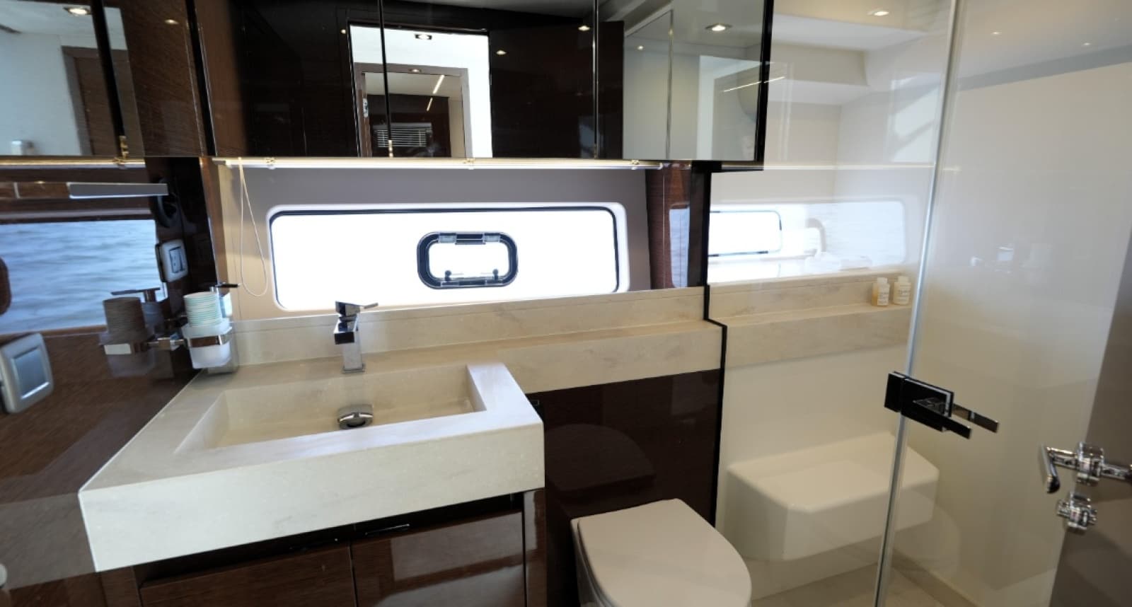 2023 Prestige 590 - Photo 44