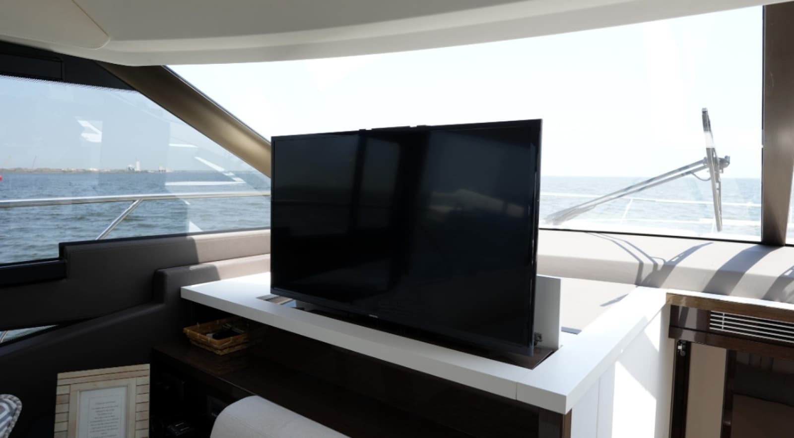 2023 Prestige 590 - Photo 27