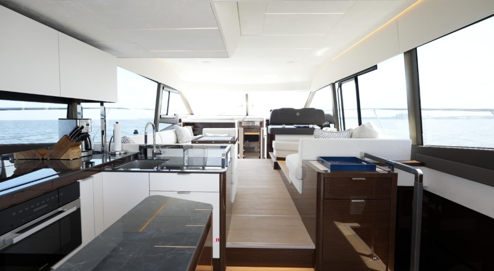 2023 Prestige 590 - Photo 11