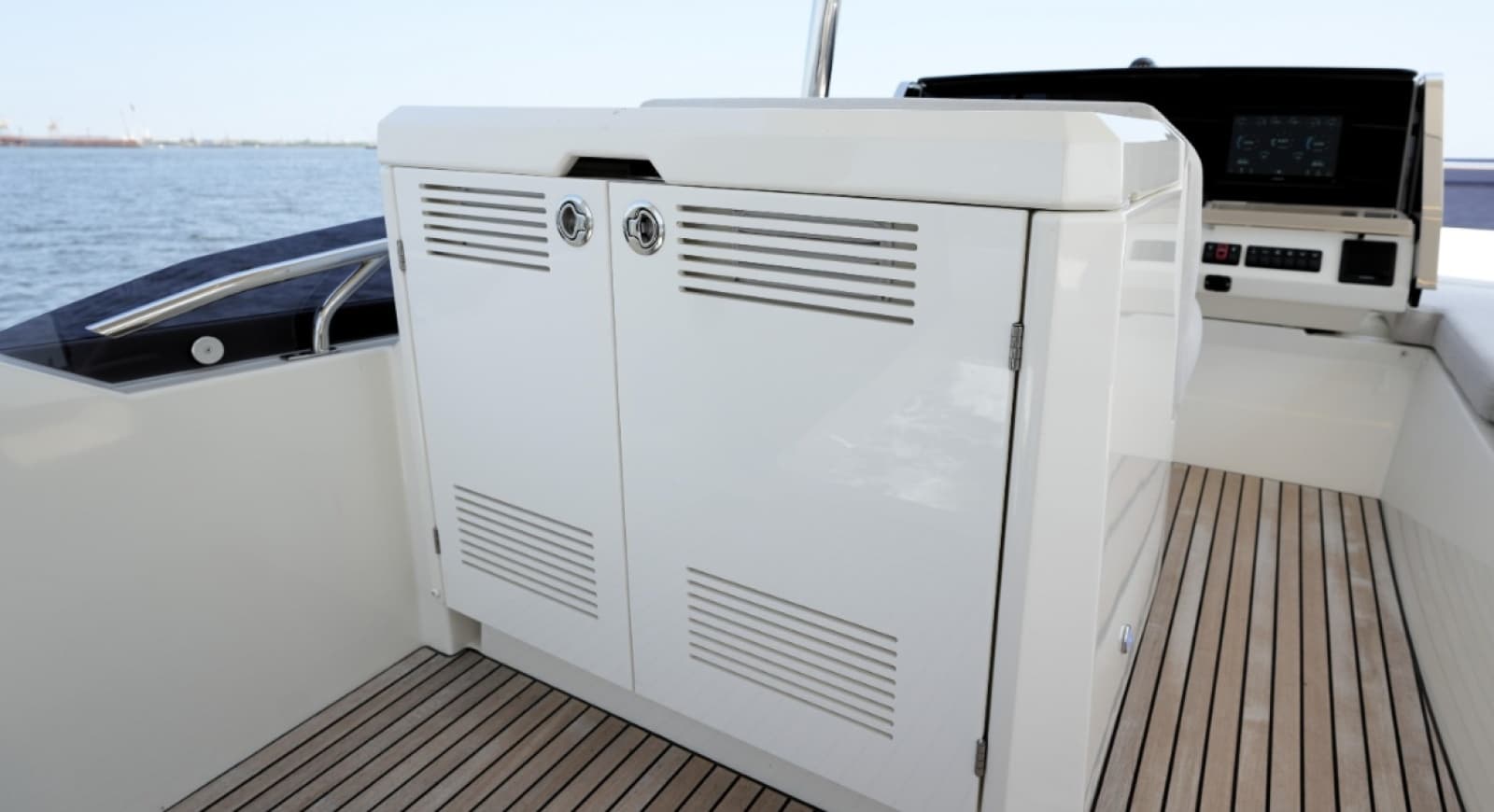 2023 Prestige 590 - Photo 47