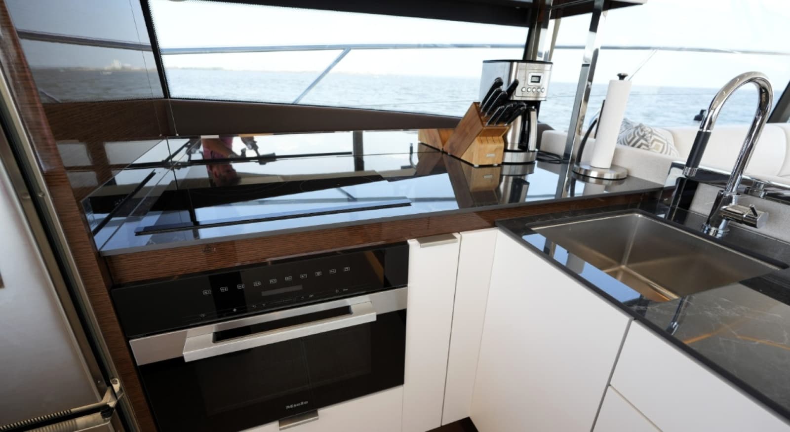 2023 Prestige 590 - Photo 19