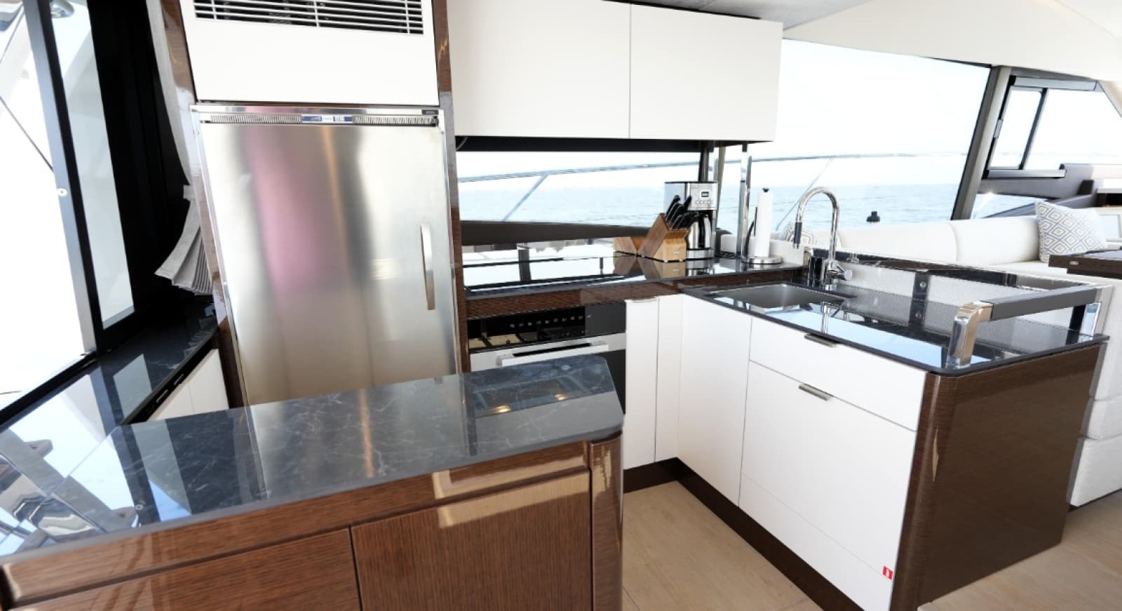 2023 Prestige 590 - Photo 16